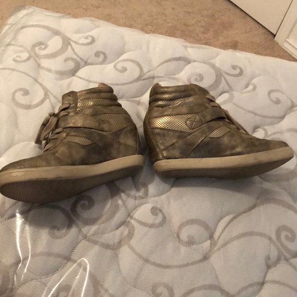 Shoes - Picture 2 of 2